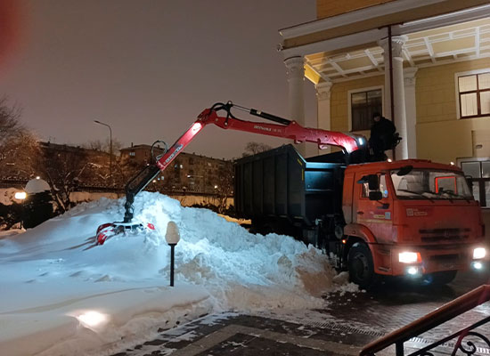 Ломовоз для вывоза снега